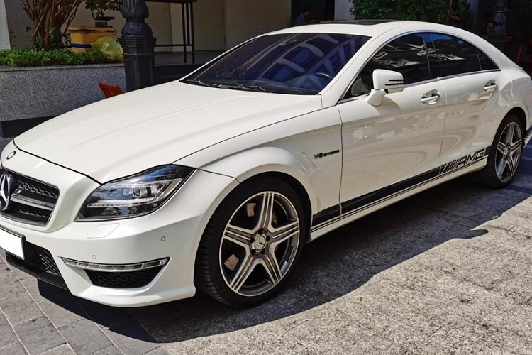 Vào cuối tháng này, dòng xe Mercedes-Benz CLS sẽ chính thức bị khai tử sau 19 năm ra mắt, với tổng cộng có đến 3 thế hệ được sản xuất, vì thế, chiếc xe coupe 4 cửa hiệu năng cao Mercedes-Benz CLS 63 AMG trong bài viết hôm nay sẽ là món đồ chơi sưu tầm rất đáng giá.