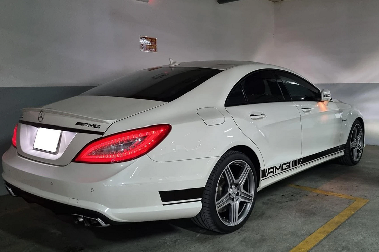 Từ tháng 4 năm 2013, dòng Mercedes-Benz CLS 63 AMG đã được cập nhật để hiện có công suất 550 mã lực và 720 Nm Gói hiệu suất cũng được thay thế bằng mẫu CLS 63 AMG S mới, có các cải tiến về hiệu suất và hiệu quả hơn nữa, hệ dẫn động 4 bánh toàn thời gian 4MATIC theo tiêu chuẩn và khóa vi sai cầu sau. Nó cũng có sẵn dưới dạng biến thể Shooting Brake và ra mắt vào tháng 6/2013