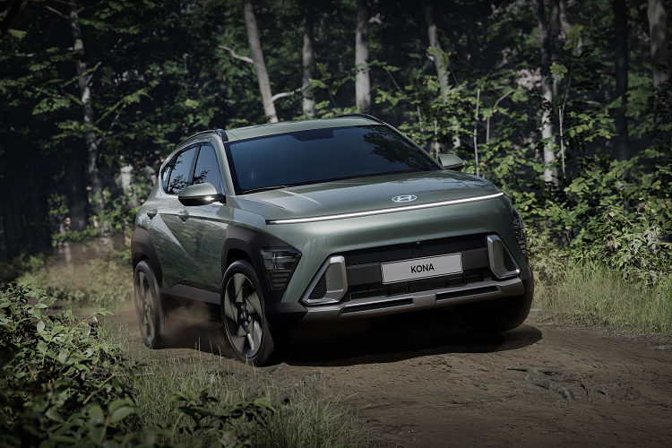 Ở thế hệ cũ, Hyundai Kona thuần điện có 2 phiên bản động cơ. Phiên bản mô tơ đơn có công suất tham khảo 134 mã lực và mô-men xoắn đạt 394Nm. Trong khi đó, 2 con số tương ứng ở bản mô tơ đôi là 201 mã lực và 394Nm.