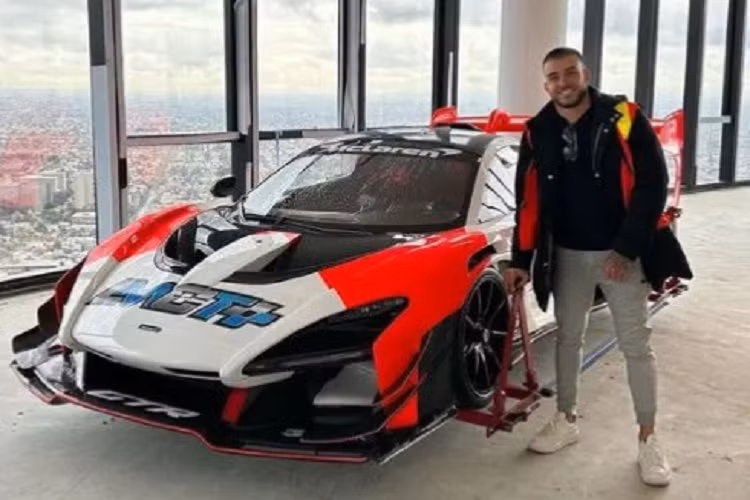 Thời điểm ra mắt, mức giá xe McLaren Senna GTR khởi điểm khoảng 1,4 triệu USD (khoảng 32,8 tỷ đồng). Hiện tại, giá trị bán lại của siêu xe này rơi vào khoảng 2 triệu USD (tương đương 46,9 tỷ đồng).