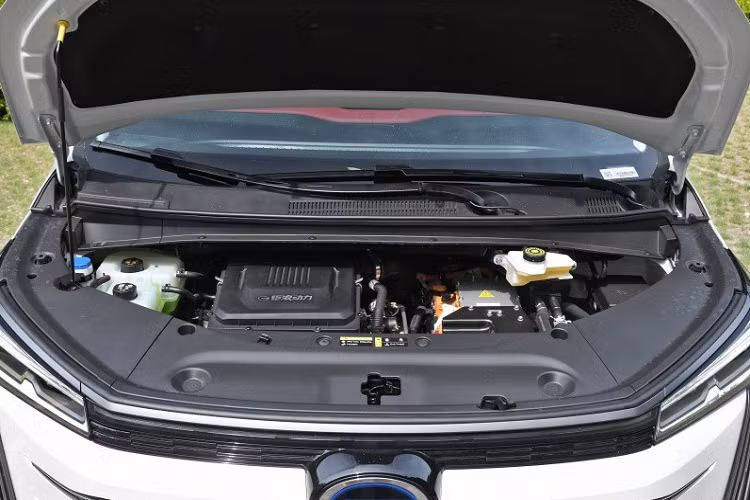 GAC Trumpchi E9 2023 là 1 chiếc xe sử dụng động cơ plug-in hybrid mới nhất của gia đình GAC Trumpchi MPV, xe được trang bị động cơ xăng kết hợp cùng mô tơ điện, mang đến tổng công suất cho xe là 362 mã lực và mô-men xoắn cực đại 330 Nm. 