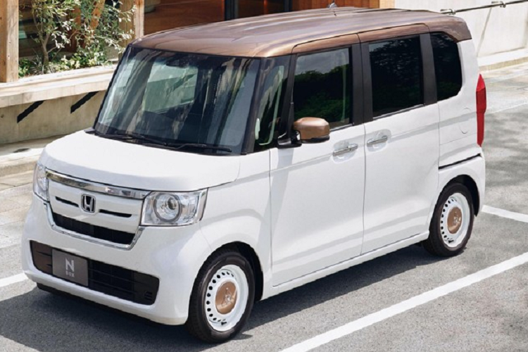 Cuối cùng, đối với những người muốn nâng cấp nội thất, ESB Style cung cấp các tùy chọn bọc ghế đặc biệt có giá 50.000 Yên (371 USD). Thông tin thú vị là nhà sản xuất ôtô Nhật Bản không hoàn toàn xa lạ với công ty Anh quốc, vì Honda Crossroad 1993-1998 không gì khác hơn là một chiếc Land Rover Discovery Series I (1989-1998) được đổi tên dành cho thị trường Nhật Bản.