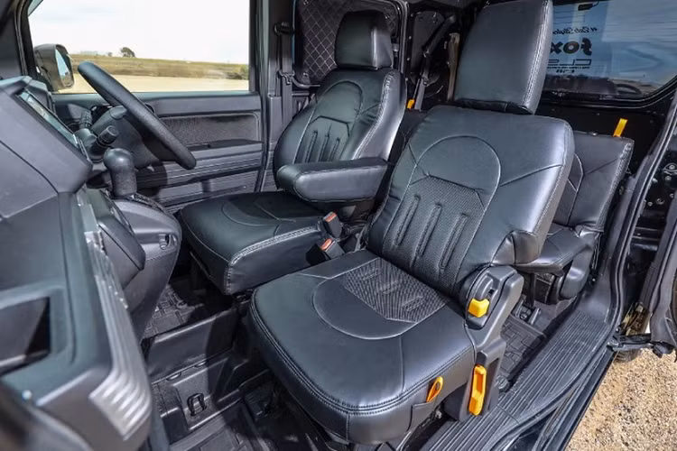 Động cơ này đang được sử dụng trong N-Box chở khách thông thường và trong chiếc hatchback đô thị N-One của Honda. Sức mạnh được truyền tới cầu trước hoặc tới cả 4 bánh thông qua hộp số vô cấp CVT.