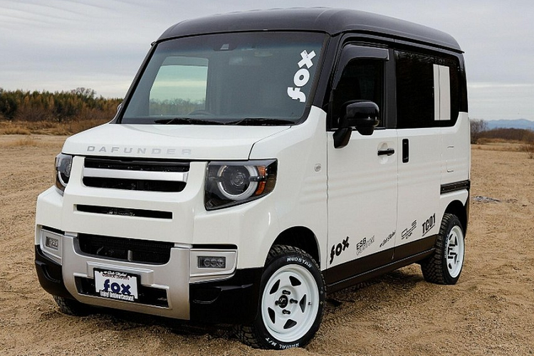 Mọi người yêu thích thiết kế của Land Rover Defender mới, nhưng hãng độ xe ESB Style của Nhật Bản còn nâng tầm nó lên ở mức độ cao hơn. Sau khi ra mắt mẫu xe TFENDER dựa trên Toyota ProBox, công ty đã kết hợp Defender với Honda N-Van, biến nó thành mẫu xe Dafunder cực kỳ dễ thương.
