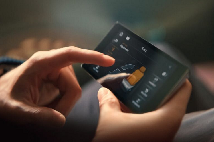 Bentayga 2024 còn được bổ sung nhiều tính năng hỗ trợ người lái, bao gồm tính năng đỗ xe thông minh, Camera 3D và hỗ trợ khẩn cấp. Ngoài ra, Bentley còn giới thiệu hệ thống âm thanh Bang &amp; Olufsen mới với âm thanh đạt chất lượng cao.