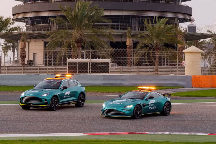 Xem chi tiet sieu xe y te Aston Martin DBX707 tai giai dua F1 2023