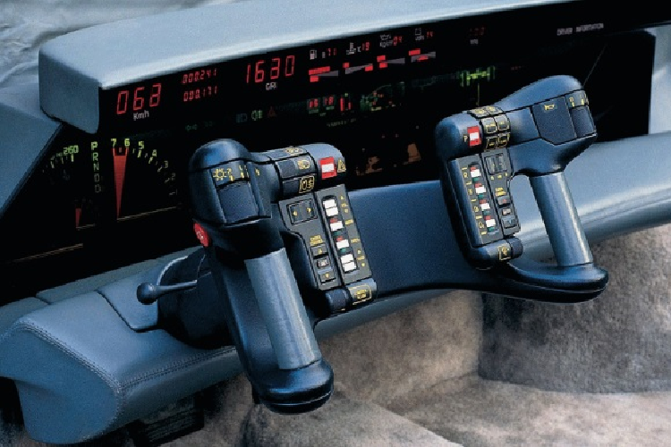  Oldsmobile Incas (1986) Ra mắt vào năm 1986, ý tưởng của chiếc Incas đã thực sự đi đầu trong quá trình đổi mới của ngành công nghiệp tỷ đô này. Ital Design – một công ty thiết kế ô tô nổi tiếng của Ý đã chịu trách nhiệm cho việc phát triển những chiếc Incas này. Phần ghế ngồi được làm giống như một ghế sofa. Bảng điều khiển được lấy cảm hứng từ những chiếc máy bay chiến đấu trong quân đội. Vô lăng được thay thế bằng một cặp tay cầm dọc, bao quanh bởi nhiều nút bấm khác nhau. Các thông số kỹ thuật được hiển thị trên một màn hình rộng trên bảng điều khiển.