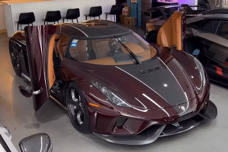 Giá xe Koenigsegg Regera khi xuất xưởng có mức khởi điểm từ 1,9 triệu USD nhưng bạn đã bao giờ tự hỏi Hoàng Kim Khánh đã phải chi ra bao nhiêu tiền để sở hữu bom tấn này?