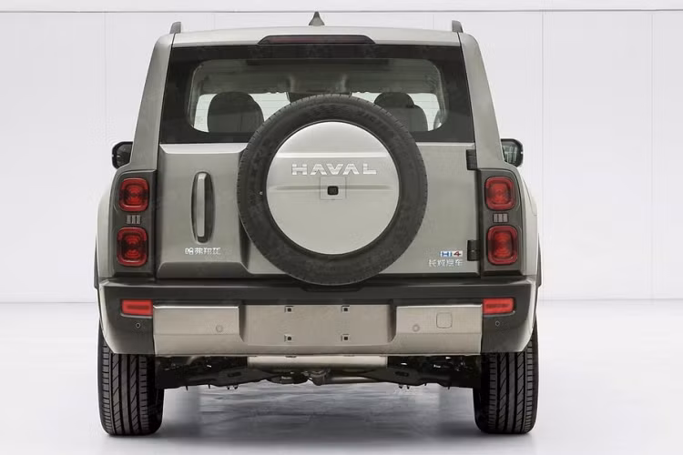 Tại quê nhà, Haval cũng vừa mới bị rò rỉ thông tin sắp ra mắt mẫu SUV Haval Xianglong 2024 mới với phong cách rất hầm hố, thường thấy của những chiến binh Mercedes-Benz G-Class hay Land Rover