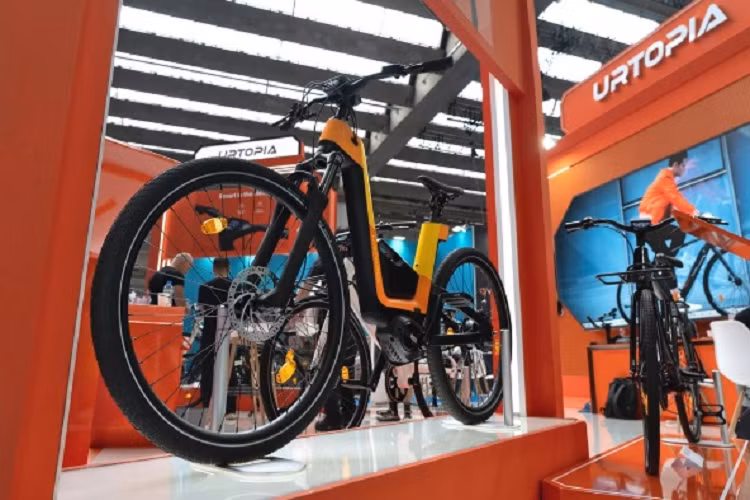 Bằng cách sử dụng công nghệ Open AI, người đi xe đạp Fusion tích hợp ChatGPT có thể tận hưởng những trải nghiệm đi xe rất thú vị, giống như có một trợ lý ở bên cạnh. Người đi xe đạp có thể đặt câu hỏi cho chiếc xe đạp, trò chuyện với nó hoặc yêu cầu chỉ đường.