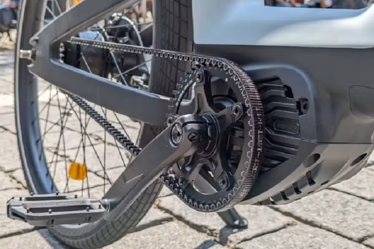 Xe còn được trang bị hộp số Enviolo Heavy Duty, hệ truyền động CDX với dây đai Gates Carbon Drive, lốp Schwalbe Big Apple 28 inch và phanh đĩa Magura MT4 eSTOP. Urtopia Fusion cũng có hệ thống theo dõi GPS và máy quét dấu vân tay mở khóa để tăng tính bảo mật cho xe. Hiện giá bán của Urtopia Fusion vẫn chưa được tiết lộ và cũng chưa ấn định thời gian ra mắt.