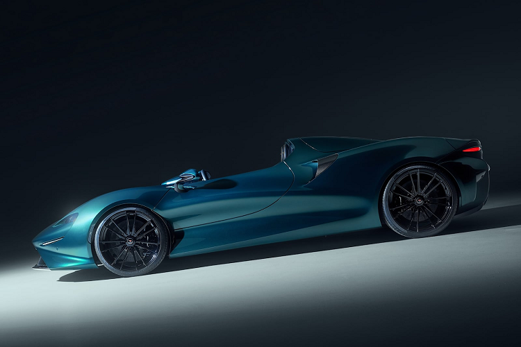 Tuy Novitec không tiết lộ rằng thay đổi này có góp phần cải thiện thời gian tăng tốc 0-100 km/h hay không, chỉ biết rằng giờ đây Elva có thể đạt tốc độ tối đa vượt quá 330 km/h. Ngoài những nâng cấp về hiệu năng, chiếc siêu xe còn được Novitec hạ thấp khoảng sáng gầm thêm 20 mm so với xe nguyên bản.