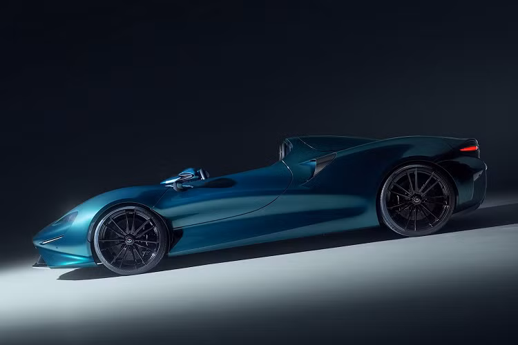 Tuy Novitec không tiết lộ rằng thay đổi này có góp phần cải thiện thời gian tăng tốc 0-100 km/h hay không, chỉ biết rằng giờ đây Elva có thể đạt tốc độ tối đa vượt quá 330 km/h. Ngoài những nâng cấp về hiệu năng, chiếc siêu xe còn được Novitec hạ thấp khoảng sáng gầm thêm 20 mm so với xe nguyên bản.