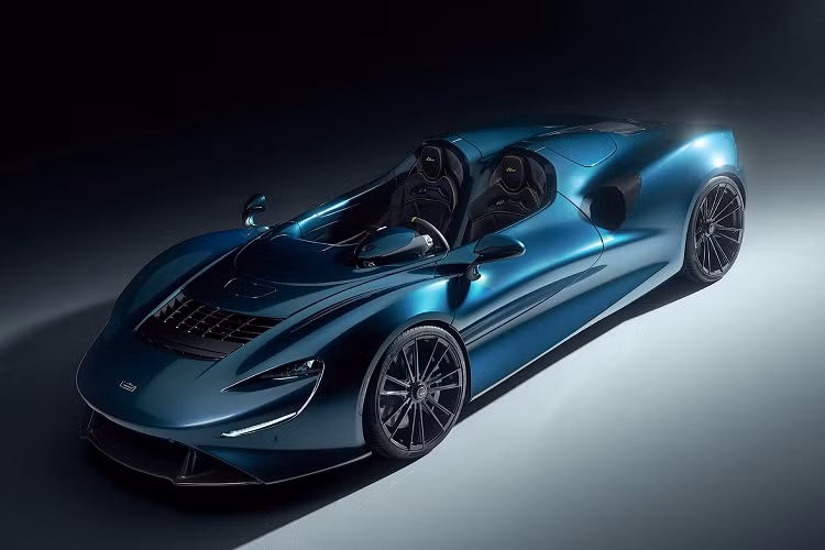 Hệ thống treo được tùy chỉnh, mâm kiểu mới và quan trọng nhất là động cơ nhiều sức mạnh hơn sẽ khiến McLaren Elva không mui càng trở nên độc đáo trong mắt giới sưu tầm xe quốc tế. Ở trạng thái nguyên bản, Elva đã có thể mang đến cho người lái một trải nghiệm hiếm có và tuyệt vời vì xe không được trang bị mái che và kính chắn gió.