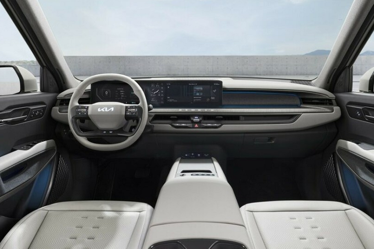 Bước vào bên trong Kia EV9 2024 bản Light, khách hàng Mỹ sẽ được chào đón bằng không gian nội thất tương đối rộng rãi nhờ kích thước dài x rộng x cao lần lượt 5.015 x 1.980 x 1.755 mm và chiều dài cơ sở 3.100 mm.