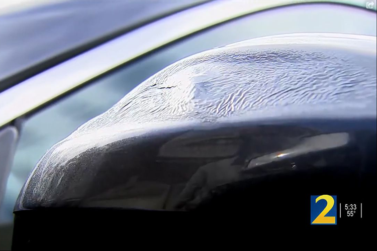 “Tôi chưa bao giờ thấy điều gì giống như vậy,” Charles Goldberg nói với WSB-TV. “Chiếc xe bị biến dạng và trông như thể tan chảy.”