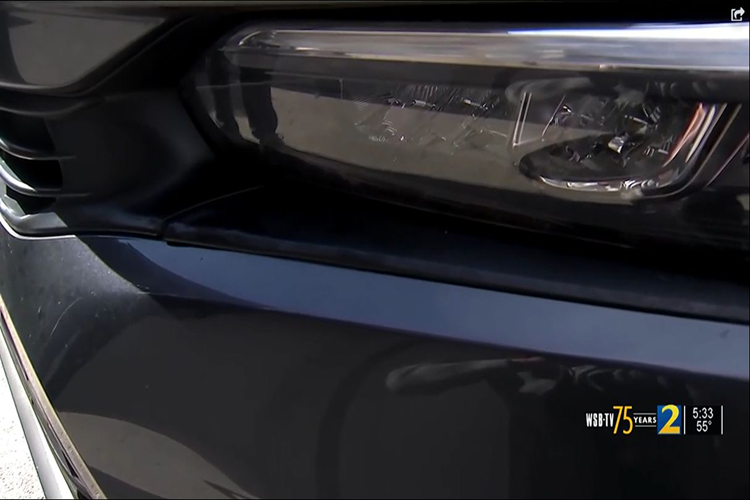 “Thực tế đã được chứng minh từ lâu rằng ánh sáng mặt trời hội tụ có thể làm nóng các bề mặt và gây hư hại, tùy thuộc vào cường độ và thời gian tiếp xúc. Loại thiệt hại này không chỉ xảy ra với ôtô nói chung hay là Honda nói riêng. Tóm lại, trong những trường hợp thích hợp, tuy hiếm, ánh sáng mặt trời phản chiếu có thể gây hư hỏng xe và bảo hành của Honda không bao gồm loại thiệt hại này,” Chris Naughton của Honda &amp; Acura Public Relations cho biết.