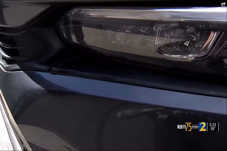 “Thực tế đã được chứng minh từ lâu rằng ánh sáng mặt trời hội tụ có thể làm nóng các bề mặt và gây hư hại, tùy thuộc vào cường độ và thời gian tiếp xúc. Loại thiệt hại này không chỉ xảy ra với ôtô nói chung hay là Honda nói riêng. Tóm lại, trong những trường hợp thích hợp, tuy hiếm, ánh sáng mặt trời phản chiếu có thể gây hư hỏng xe và bảo hành của Honda không bao gồm loại thiệt hại này,” Chris Naughton của Honda &amp; Acura Public Relations cho biết.