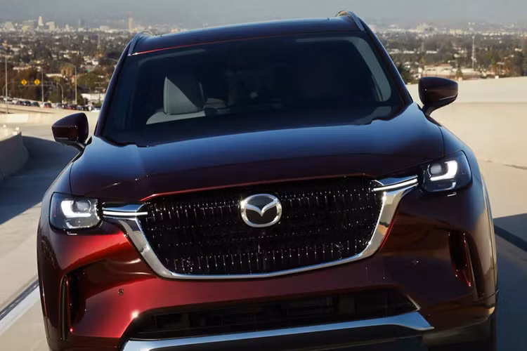 Bên cạnh các thông tin về CX-70, ông Donnelly cũng cho biết một mẫu SUV điện mới mang logo Mazda sẽ được ra mắt tại Bắc Mỹ vào năm 2025, sau khi MX-30 ngừng bán từ 2024.