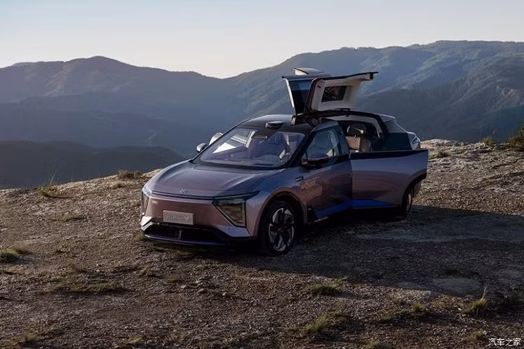 Tạm lấy giá dự kiến 1,1 tỷ đồng của xe, nếu HiPhi Y 2023 về Việt Nam, HiPhi Y ước tính có giá đâu đó khoảng trên 2,3 tỷ đồng, con số quá hấp dẫn để trải nghiệm 1 chiếc SUV điện có nhiều điều mới mẻ.