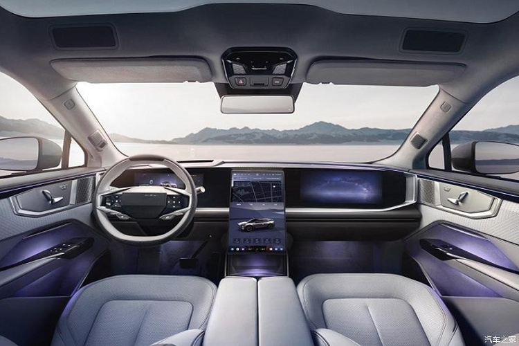 Giá bán cao đã khiến doanh số bán hàng của HiPhi ở Trung Quốc khá thấp, nhưng công ty đã được cứu nhờ khoản đầu tư khổng lồ từ Ả Rập Saudi, nhận 5,6 tỷ USD, vì thế, nhiều người đang chờ liệu HiPhi có thay đổi giá bán cho các sản phẩm của mình sắp tới hay không, trong đó, HiPhi Y là tâm điểm và có vẻ như là cơ hội duy nhất để thương hiệu nhảy vào phân khúc thị trường đại chúng, tăng doanh số.