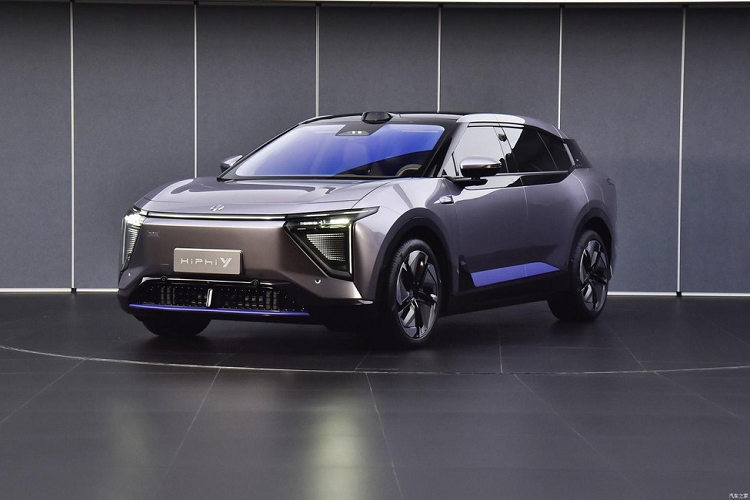 Vào tháng 5 đầu năm nay, chiếc SUV điện HiPhi Y 2023 đã chính thức trình làng với giới truyền thông Trung Quốc nhưng vẫn còn bị hãng xe Trung Quốc ém nhiều quân bài chủ lực, tuy nhiên, nó sẽ sớm được tiết lộ vào ngày 15/7/2023 tới đây, thông qua buổi ra mắt chính thức.