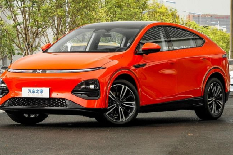  Xpeng G6 2024 mới là mẫu fastback thuần điện có giá bán từ 209.900 - 276.900 nhân dân tệ, tương đương (678 - 894 triệu đồng). Theo thống kê của nhà sản xuất, Xpeng G6 đã nhận được hơn 25.000 đơn đặt hàng chỉ sau 72 giờ mở bán. G6 ra mắt với tư cách là mẫu xe sản xuất đầu tiên của XPeng dựa trên kiến trúc nền tảng SEPA 2.0 với nhiều cải tiến đáng kể so với với hệ thống khung gầm cũ. 