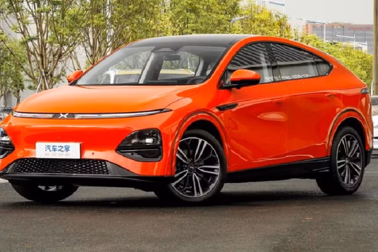  Xpeng G6 2024 mới là mẫu fastback thuần điện có giá bán từ 209.900 - 276.900 nhân dân tệ, tương đương (678 - 894 triệu đồng). Theo thống kê của nhà sản xuất, Xpeng G6 đã nhận được hơn 25.000 đơn đặt hàng chỉ sau 72 giờ mở bán. G6 ra mắt với tư cách là mẫu xe sản xuất đầu tiên của XPeng dựa trên kiến trúc nền tảng SEPA 2.0 với nhiều cải tiến đáng kể so với với hệ thống khung gầm cũ. 