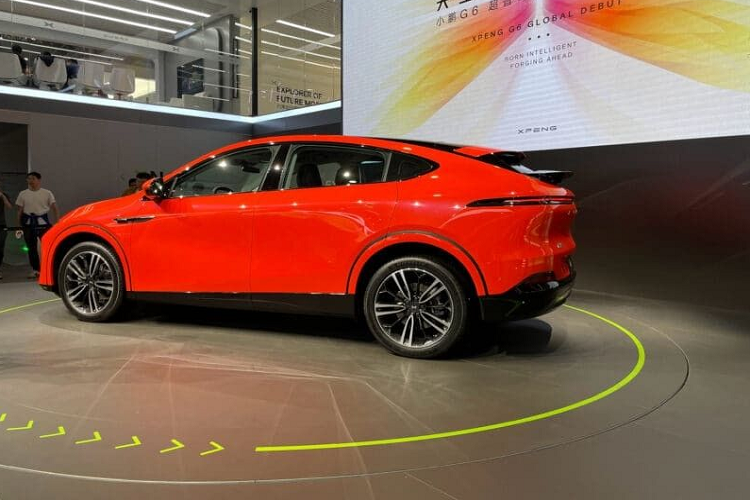 XPeng G6 2024 tại Trung Quốc có hai tùy chọn hệ dẫn động là cầu sau hoặc bốn bánh. Phiên bản tiêu chuẩn trang bị một động cơ điện duy nhất cho công suất 292 mã lực. Đối với phiên bản dẫn động bốn bánh, xe có hai mô-tơ điện nằm trên hai trục bánh xe cho tổng công suất đạt 480 mã lực. 