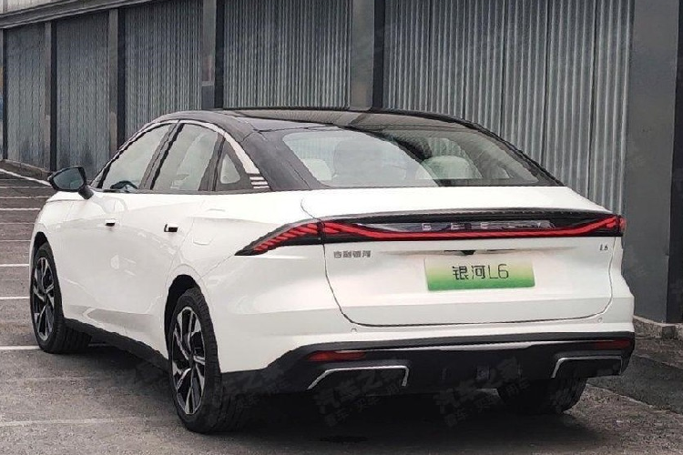 Trong vòng 5 năm qua, một số nhà sản xuất ôtô Trung Quốc đã liên tục tung ra các công nghệ hybrid mới, bao gồm DM-i của BYD, Lemon Hybrid DHT của Great Wall Motors, iDD hybrid của Chang'an và Kunpeng Hybrid của Chery.