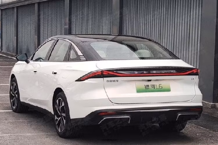 Trong vòng 5 năm qua, một số nhà sản xuất ôtô Trung Quốc đã liên tục tung ra các công nghệ hybrid mới, bao gồm DM-i của BYD, Lemon Hybrid DHT của Great Wall Motors, iDD hybrid của Chang'an và Kunpeng Hybrid của Chery.