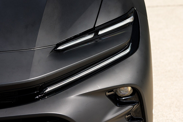 Hiện thông tin cụ thể của hai hệ dẫn động này vẫn chưa được hé lộ. Nhiều khả năng phiên bản hybrid sẽ dùng động cơ xăng hút khí tự nhiên, dung tích 2.5L hoặc máy xăng tăng áp 2.4L, kết hợp với mô-tơ điện. Trong khi đó, phiên bản PHEV có thể sẽ dùng động cơ xăng 4 xi-lanh, dung tích 2.5L, 2 mô-tơ điện và hộp số e-CVT, tương tự Toyota Harrier.