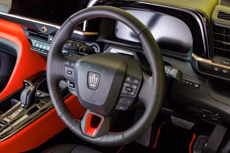 Theo thông lệ, các đại lý Toyota ở Nhật Bản cũng áp dụng hình thức quay xổ số để quyết định ai có thể đặt mua Toyota Crown Sport 2024 mới trong ngày đầu tiên mở bán. Sau đó, các đại lý mới áp dụng phương pháp bán hàng theo thứ tự đặt cọc.