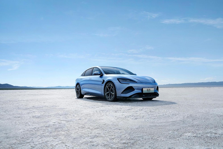 Vào ngày 5/5/2023, Chủ tịch kiêm người sáng lập hãng ôtô BYD tại Trung Quốc, ông Wang Chuanfu đã có cuộc gặp mặt với Phó Thủ tướng Trần Hồng Hà để bàn về vấn đề hãng này có kế hoạch mở rộng sang mảng sản xuất và lắp ráp xe điện tại Việt Nam. Thông tin này nhanh chóng đã nhận được sự quan tâm của người tiêu dùng.