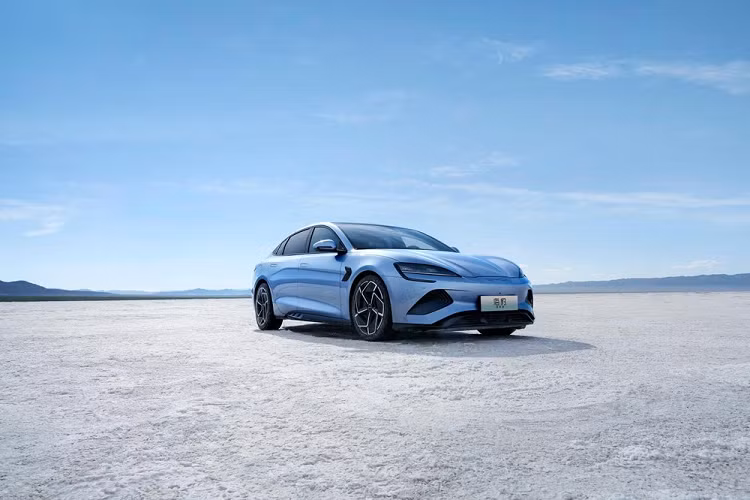 Vào ngày 5/5/2023, Chủ tịch kiêm người sáng lập hãng ôtô BYD tại Trung Quốc, ông Wang Chuanfu đã có cuộc gặp mặt với Phó Thủ tướng Trần Hồng Hà để bàn về vấn đề hãng này có kế hoạch mở rộng sang mảng sản xuất và lắp ráp xe điện tại Việt Nam. Thông tin này nhanh chóng đã nhận được sự quan tâm của người tiêu dùng.