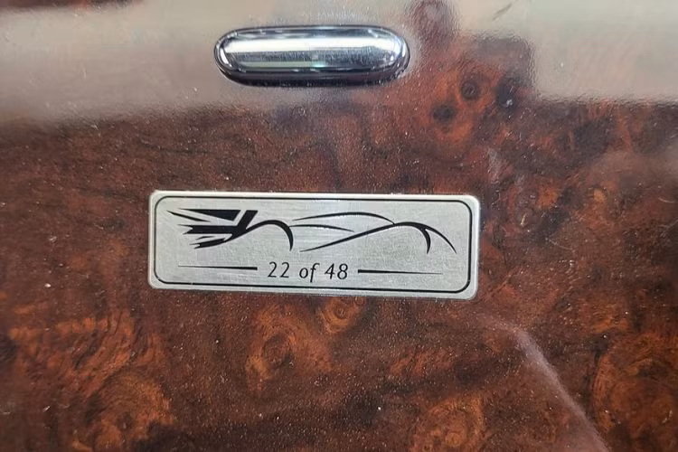 Mulsanne được sinh ra để thay thế cho Arnage, và cũng là chiếc xe đầu tiên được thiết kế độc lập bởi Bentley Motors kể từ mẫu xe 8 lít của WO Bentley vào năm 1930. Những sự hấp dẫn của Bentley Mulsanne không chỉ nằm ở thiết kế, trang bị đẳng cấp ở nội thất mà còn có hệ truyền động V8, dung tích 6.75 lít huyền thoại, cũng đã bị khai tử cùng với Bentley Mulsanne.