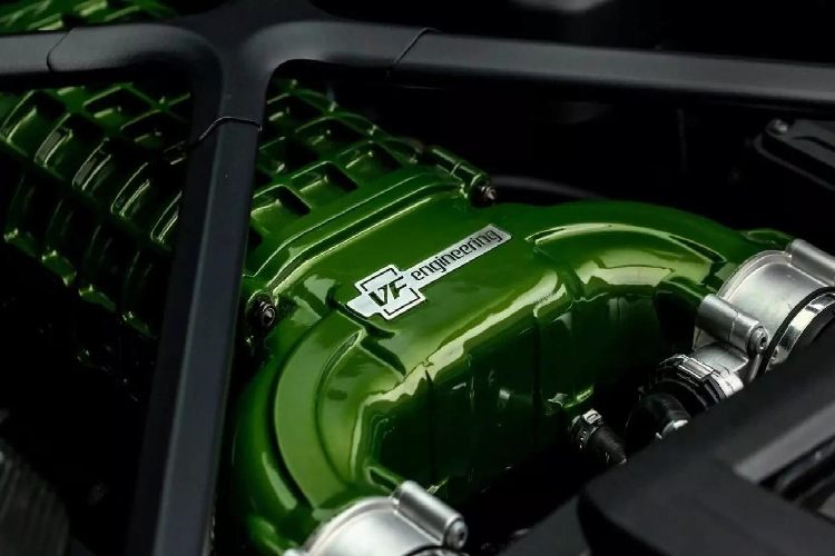 Không dừng lại ở đó, VF Engineering còn đưa ra thêm gói "VF8XX", cho phép Audi R8 đạt tới ngưỡng 830 mã lực và mô-men xoắn cực đại 850 Nm. Tuy nhiên để gói nâng cấp này hoạt động ổn định, xe cần phải sử dụng xăng với chỉ số octane từ 91 trở lên. Mặc dù thông số công suất thuần chưa thể so sánh với những chiếc R8 turbo tăng áp kép mạnh 1.200 mã lực, nhưng chắc chắn bộ siêu nạp sẽ không gặp phải hiện tượng độ trễ turbo lag và có độ tin cậy cao hơn.