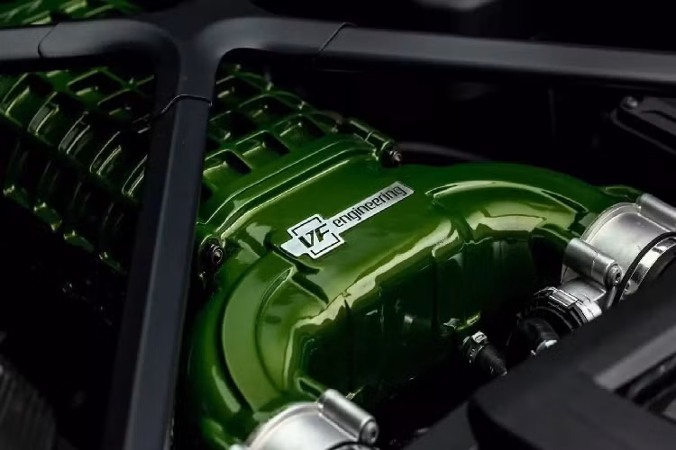 Không dừng lại ở đó, VF Engineering còn đưa ra thêm gói "VF8XX", cho phép Audi R8 đạt tới ngưỡng 830 mã lực và mô-men xoắn cực đại 850 Nm. Tuy nhiên để gói nâng cấp này hoạt động ổn định, xe cần phải sử dụng xăng với chỉ số octane từ 91 trở lên. Mặc dù thông số công suất thuần chưa thể so sánh với những chiếc R8 turbo tăng áp kép mạnh 1.200 mã lực, nhưng chắc chắn bộ siêu nạp sẽ không gặp phải hiện tượng độ trễ turbo lag và có độ tin cậy cao hơn.