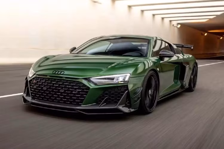 So với thiết kế ban đầu của Eaton, VF Engineering tối ưu lại cấu trúc đường dẫn khí bên trong để giúp loại bỏ hao hụt khi xe chạy trớn. Bên cạnh đó, hệ thống tản nhiệt động cơ được cải tiến với ống góp đúc làm mát bằng nước cũng như bình chứa nước độc lập và bộ trao đổi nhiệt. VF Engineering cho biết, bộ siêu nạp TVS2300 trên Audi R8 V10 sẽ được bắt vít cố định vào động cơ thông qua ống góp nạp được đúc sẵn.