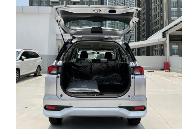 Về hệ truyền động, chiếc tải van này nhiều khả năng vẫn sẽ dùng động cơ 1.5L kết hợp với hộp số sàn 6 cấp. Hiện tại giá xe Toyota Avanza Premio 2023 phiên bản tải van vẫn chưa được hãng công bố. Trong khi đó, ở bản MT xe có giá là 548 triệu đồng, bản CVT có giá 588 triệu đồng.