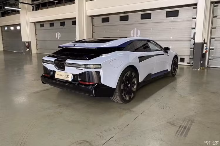 Có vẻ như Human Horizons chưa bao giờ là một thương hiệu có thể dễ dàng “định nghĩa”, ngay cả khi giá xe HiPhi Y có giá hơn 300.000 nhân dân tệ cũng phải khiến bạn tốn rất nhiều công sức trong khâu thiết kế chi tiết. Lần này, sự ra mắt của phiên bản thành phố HiPhi Z chắc chắn sẽ làm phong phú thêm sự lựa chọn của người dùng.