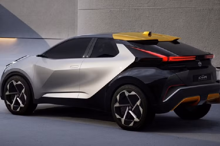 Dự kiến, chiếc SUV C-HR Prologue 2024 nhà Toyota sẽ chính thức ra mắt 2 bản hybrid vào năm nay. Còn bản thuần điện sẽ ra mắt sau đó khoảng 6 - 12 tháng.