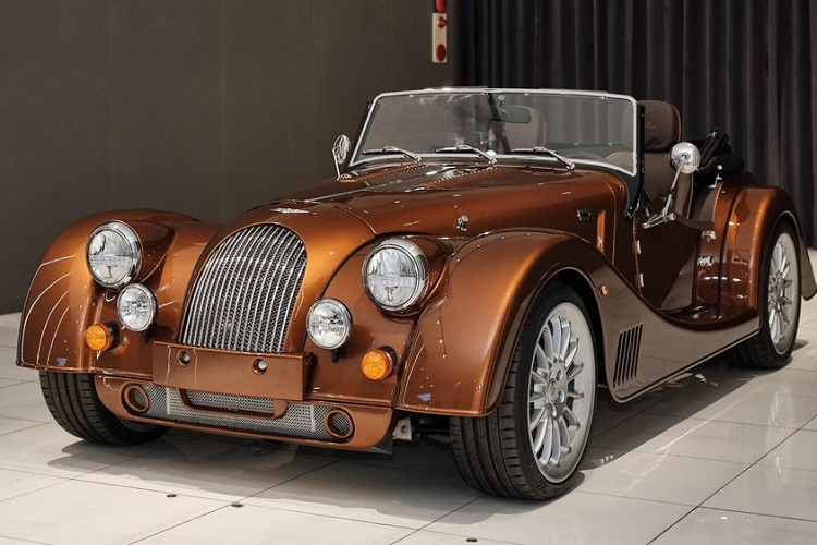 Dòng xe thể thao Morgan Plus Six về Việt Nam lần đầu tiên vào đầu năm 2022, tuy nhiên, phải đến khi nhà phân phối của hãng xe Anh quốc tại Việt Nam đưa mẫu xe này đến triển lãm VMS 2022, nhiều người mới biết đến sự có mặt của thương hiệu Morgan tại dải đất hình chữ S này.