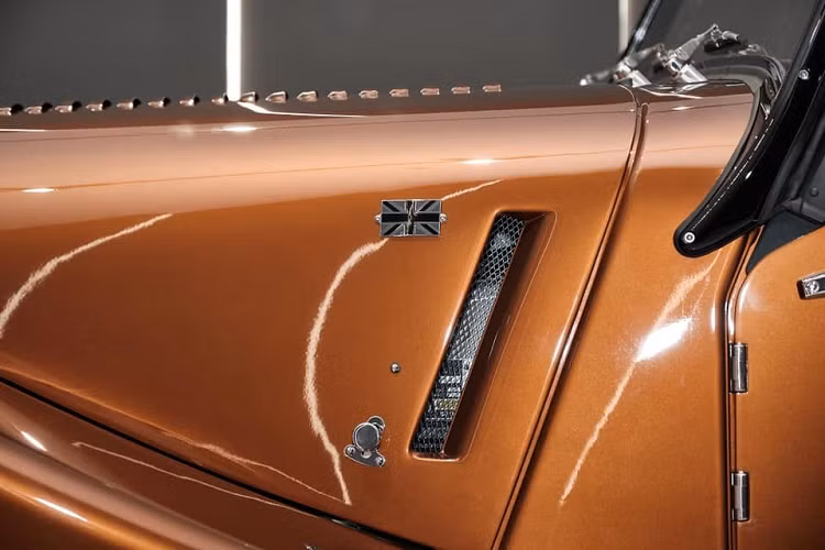 Hiện tại, trong showroom bán xe Morgan tại Việt Nam chỉ phục vụ chủ yếu 2 sản phẩm chính đó là Plus Four và Plus Six, đây đều là 2 át chủ bài hiện tại của Morgan, được biết, dù chỉ mới xuất hiện trong nước ta được hơn 1 năm nhưng nhà phân phối này đã mang về nước gần 20 xe và 1/3 trong số đó đã tìm thấy chủ nhân.