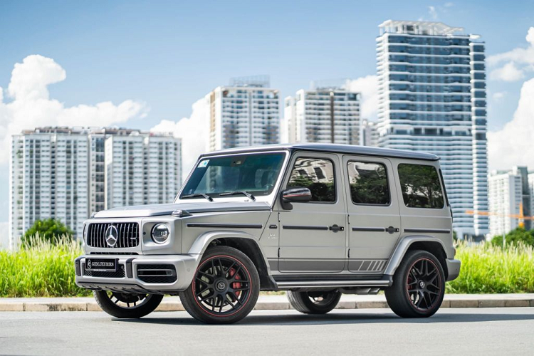 Theo thông tin người bán chia sẻ, chiếc Mercedes-AMG G63 bản Edition 1 đang rao bán trên sàn xe cũ này sản xuất năm 2019. Xe có odo khoảng 56.000 km. Đây cũng chính là chiếc Mercedes-AMG G63 Edition 1 2019 sơn màu bạc mờ siêu hiếm, đầu tiên về Việt Nam. Được biết, chiếc xe về nước theo dạng nhập khẩu tư nhân.