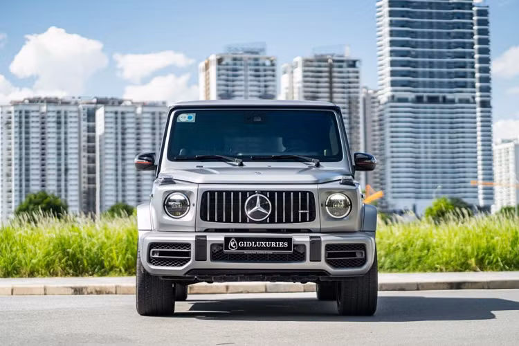 Ở thời điểm mua, giá xe Mercedes-AMG G63 Edition 1 2019 lên tới 13 tỷ đồng (chưa gồm chi phí ra biển số). Như vậy, chỉ sau 4 năm, chủ xe đã lỗ khoảng 6 tỷ đồng. Có thể nói đây là mức giá khá tốt cho những người ưa thích chiếc SUV địa hình hạng sang nhưng không đủ điều kiện tài chính để mua mới.