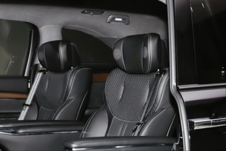 Hơn nữa, dung lượng pin thay đổi tùy theo cấu hình, có sẵn trong bộ pin mangan niken coban 92 kWh, bộ pin lithium sắt photphat 95,16 kWh hoặc bộ pin mangan coban niken 114,19 kWh, cung cấp phạm vi chạy điện thuần CLTC là 620 km và 762 km.