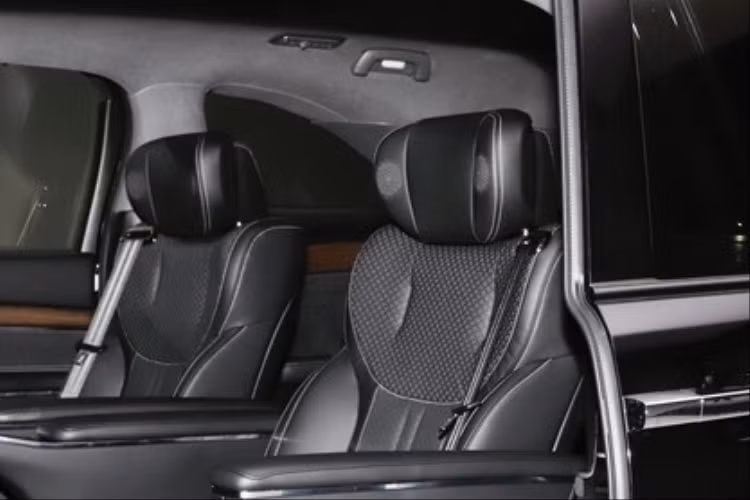 Hơn nữa, dung lượng pin thay đổi tùy theo cấu hình, có sẵn trong bộ pin mangan niken coban 92 kWh, bộ pin lithium sắt photphat 95,16 kWh hoặc bộ pin mangan coban niken 114,19 kWh, cung cấp phạm vi chạy điện thuần CLTC là 620 km và 762 km.