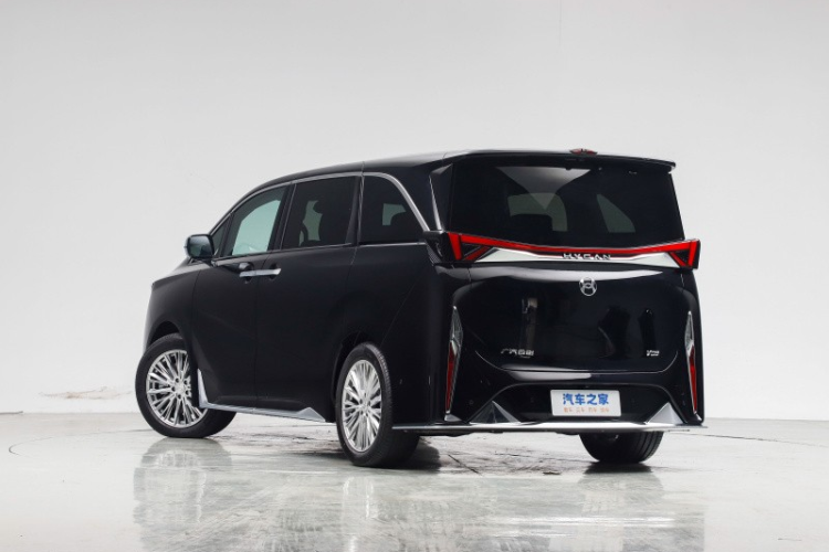 Điều đáng nói là chiếc xe MPV Hycan V09 2024 sử dụng hệ thống treo chủ động thông minh toàn thời gian với 9 cấp độ điều chỉnh mềm và cứng, bao gồm chế độ thông thường, chế độ thoải mái, chế độ thể thao và chế độ thông minh.