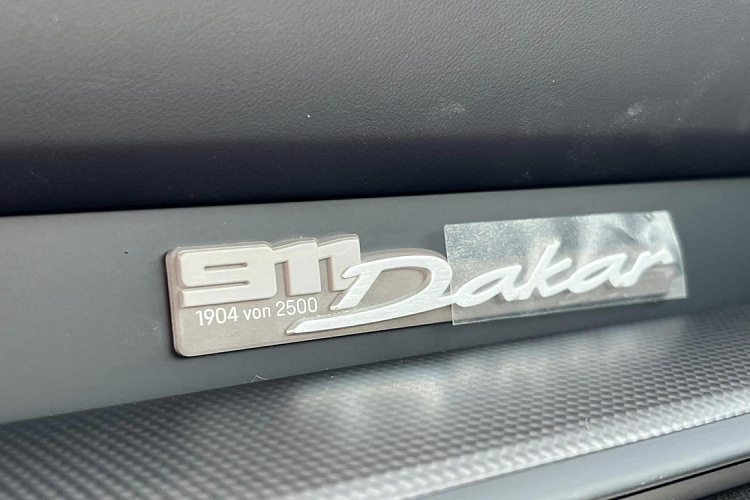 Hiện tại, dòng xe thể thao giới hạn Porsche 911 Dakar 2023 đang được đại lý chính hãng trong nước nhận phân phối với giá bán từ 15,3 tỷ đồng, mức giá này chưa bao gồm các tùy chọn thêm, cũng như chi phí lăn bánh cho xe. "Trái tim" của Porsche 911 Dakar 2023 sử dụng khối động cơ xăng 6 xi-lanh thẳng hàng, tăng áp kép, dung tích 3.0 lít, sản sinh công suất tối đa 473 mã lực và mô-men xoắn cực đại 570 Nm.